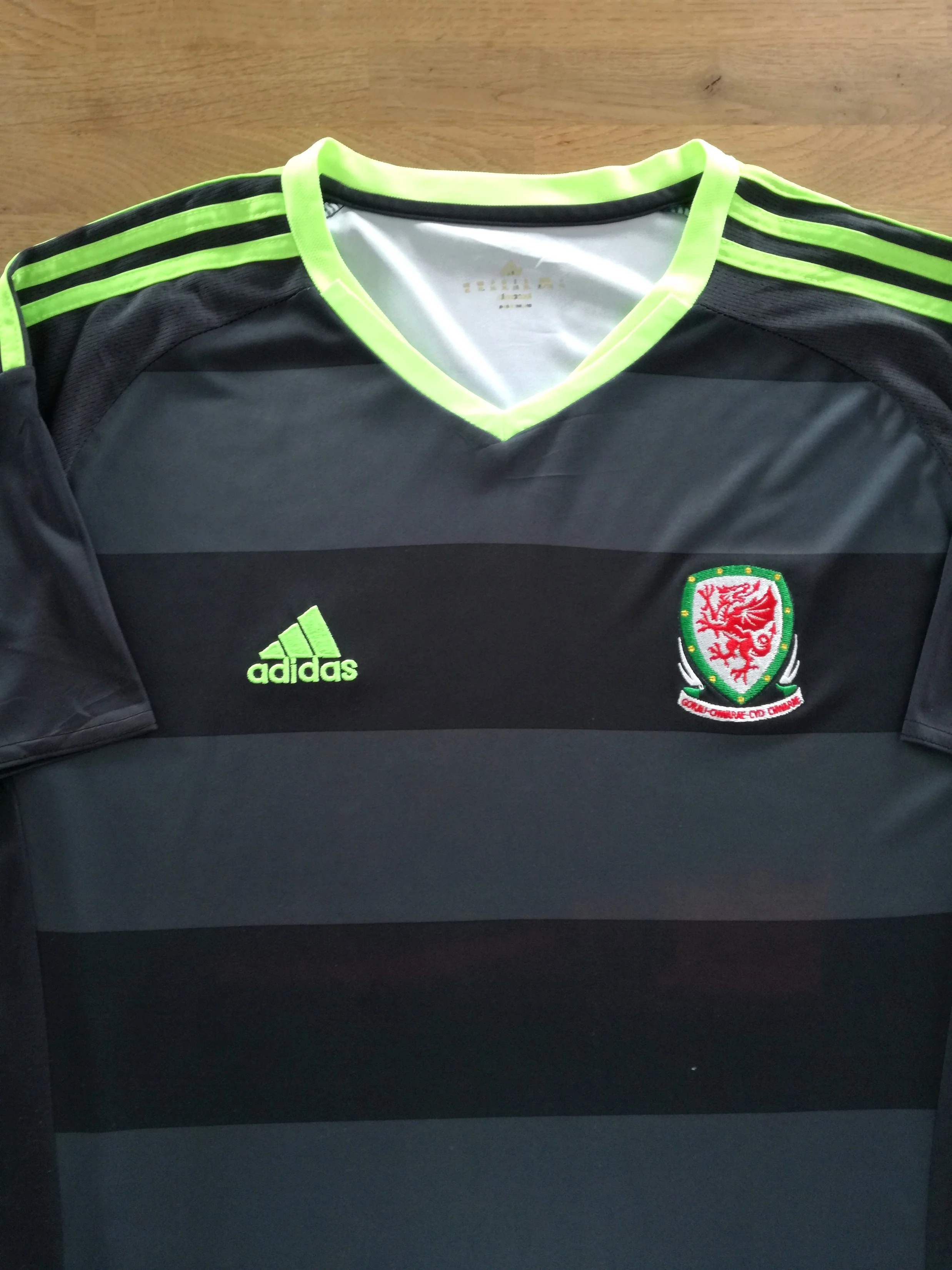 2015/16 Wales Away Football Shirt (XL)