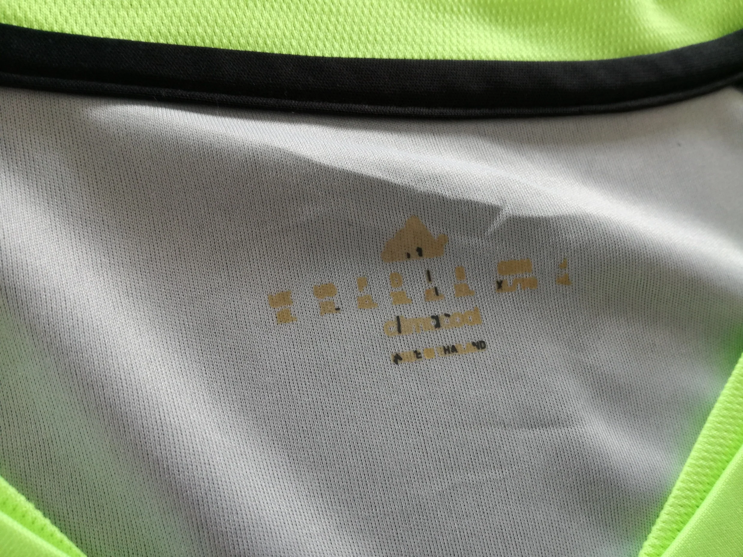 2015/16 Wales Away Football Shirt (XL) - Image 2