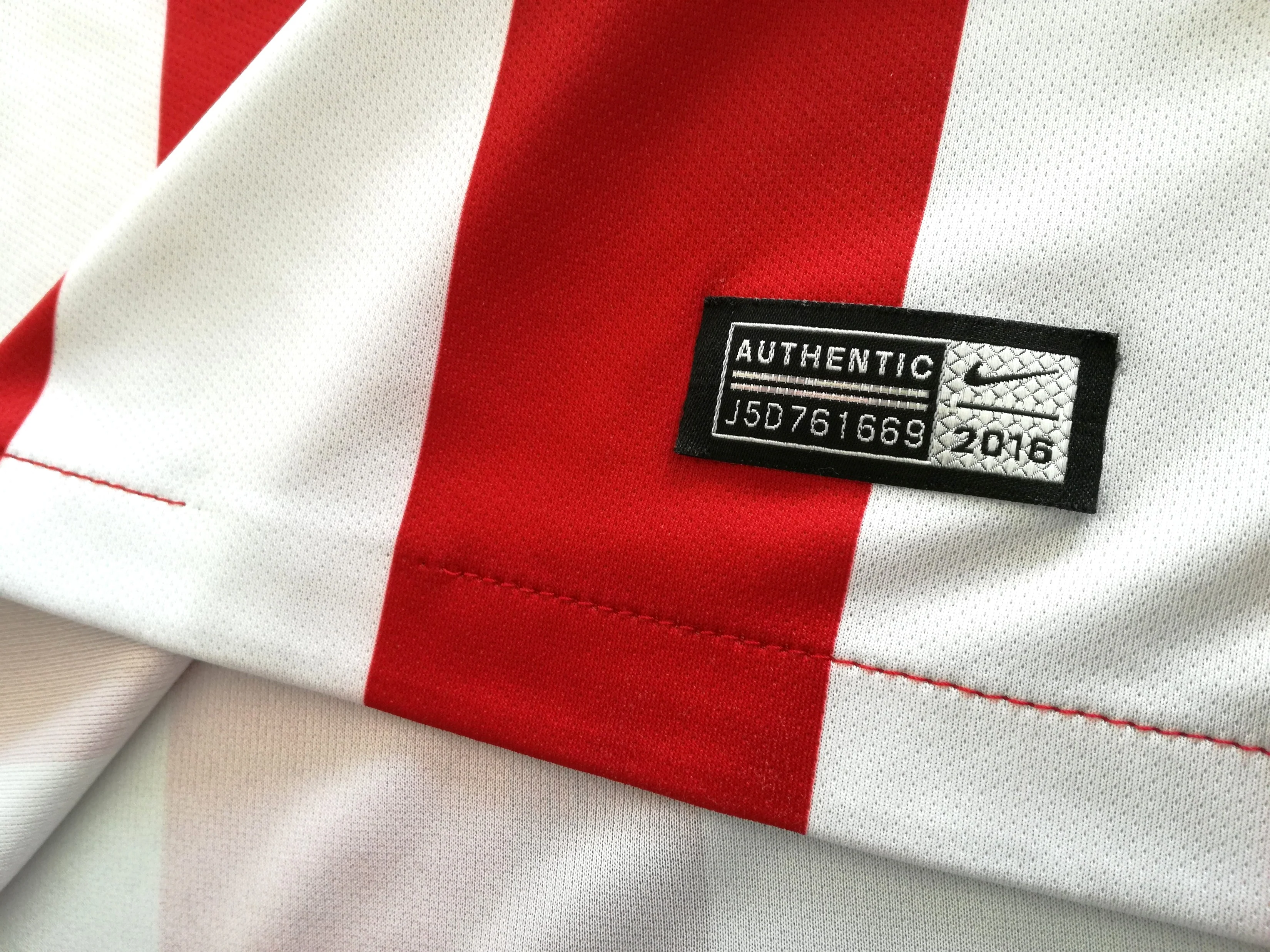 2016/17 Atlético Madrid Home La Liga Football Shirt (L) - Image 9