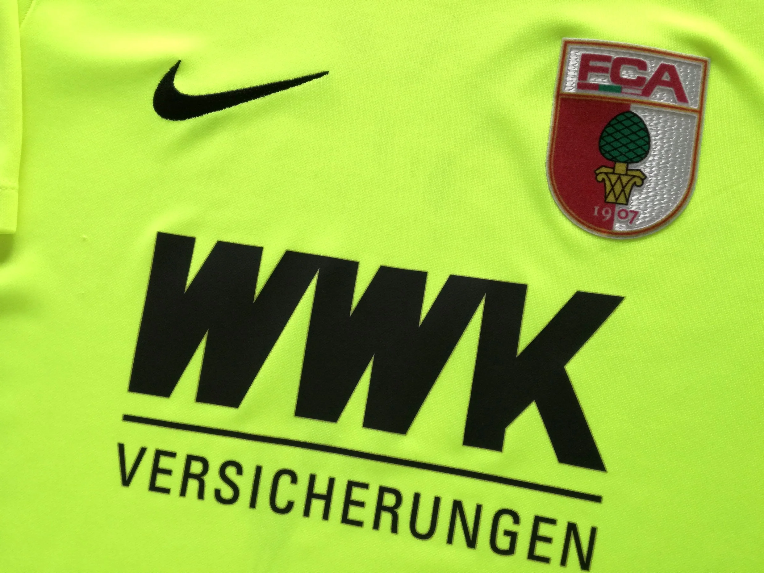 2016/17 Augsburg Goalkeeper Football Shirt (S) - Image 3