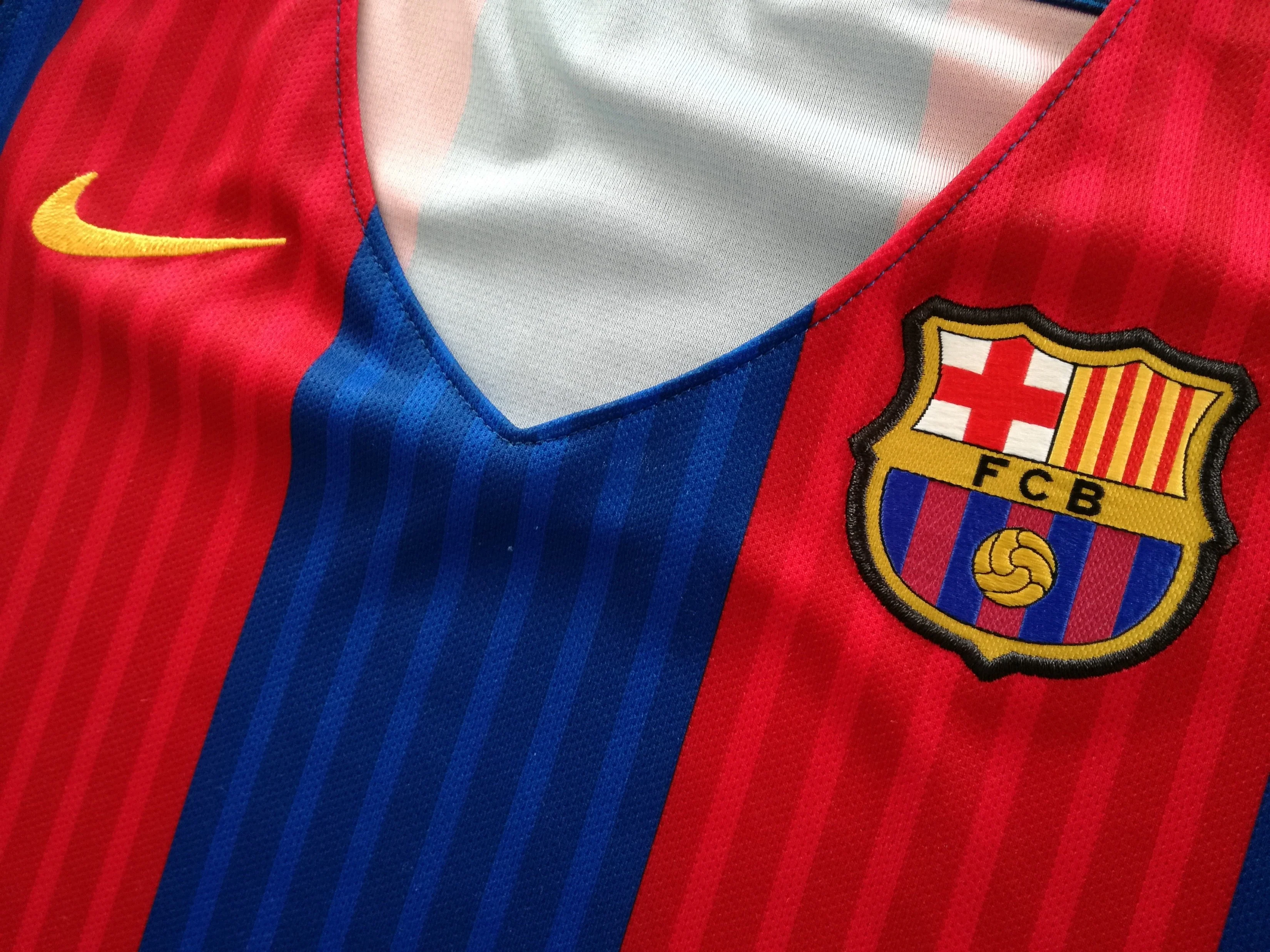 2016/17 Barcelona Home Football Shirt (W) (XS) - Image 3