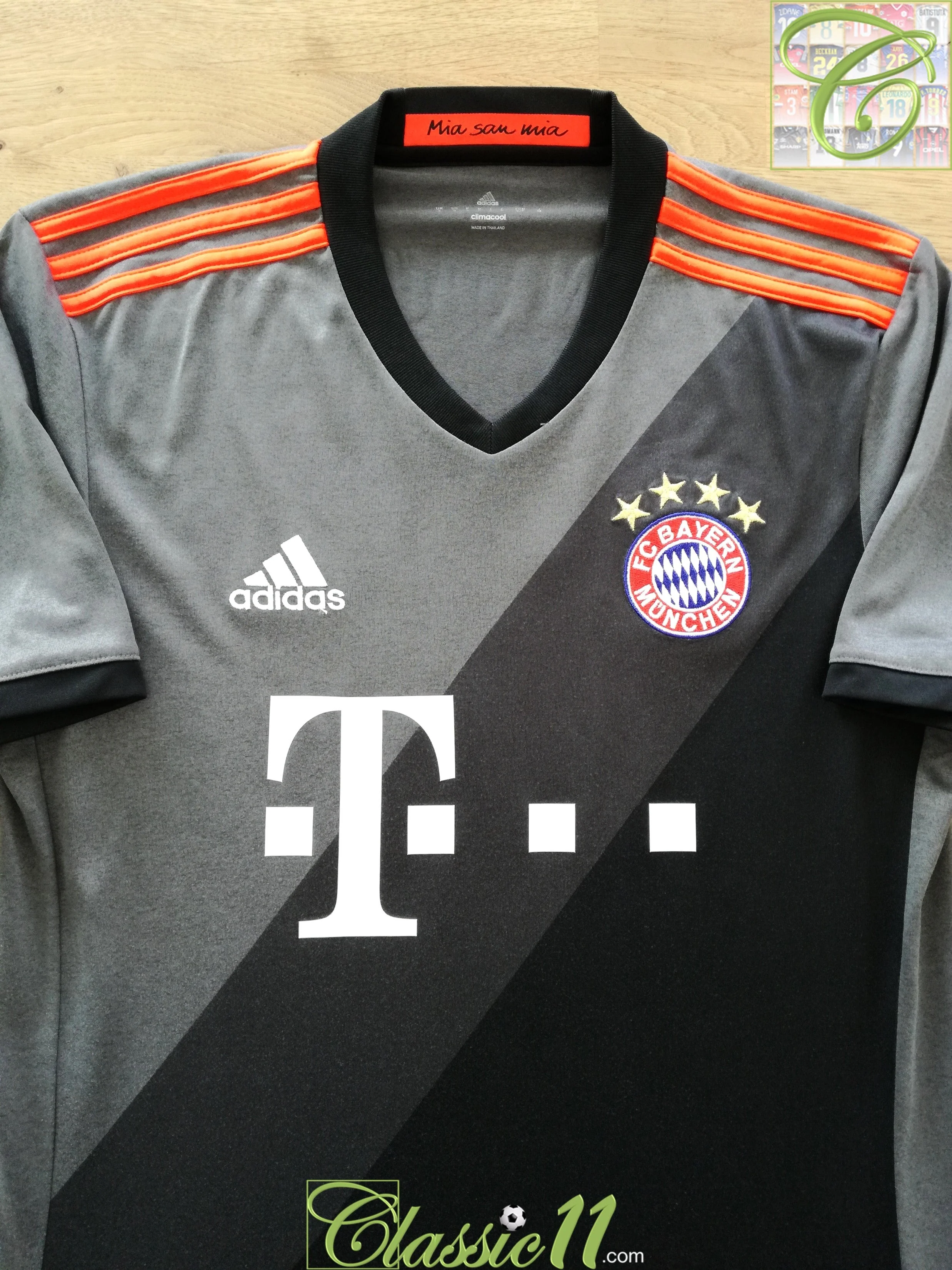 2016/17 Bayern Munich Away Football Shirt Müller #25 (S) - Image 7