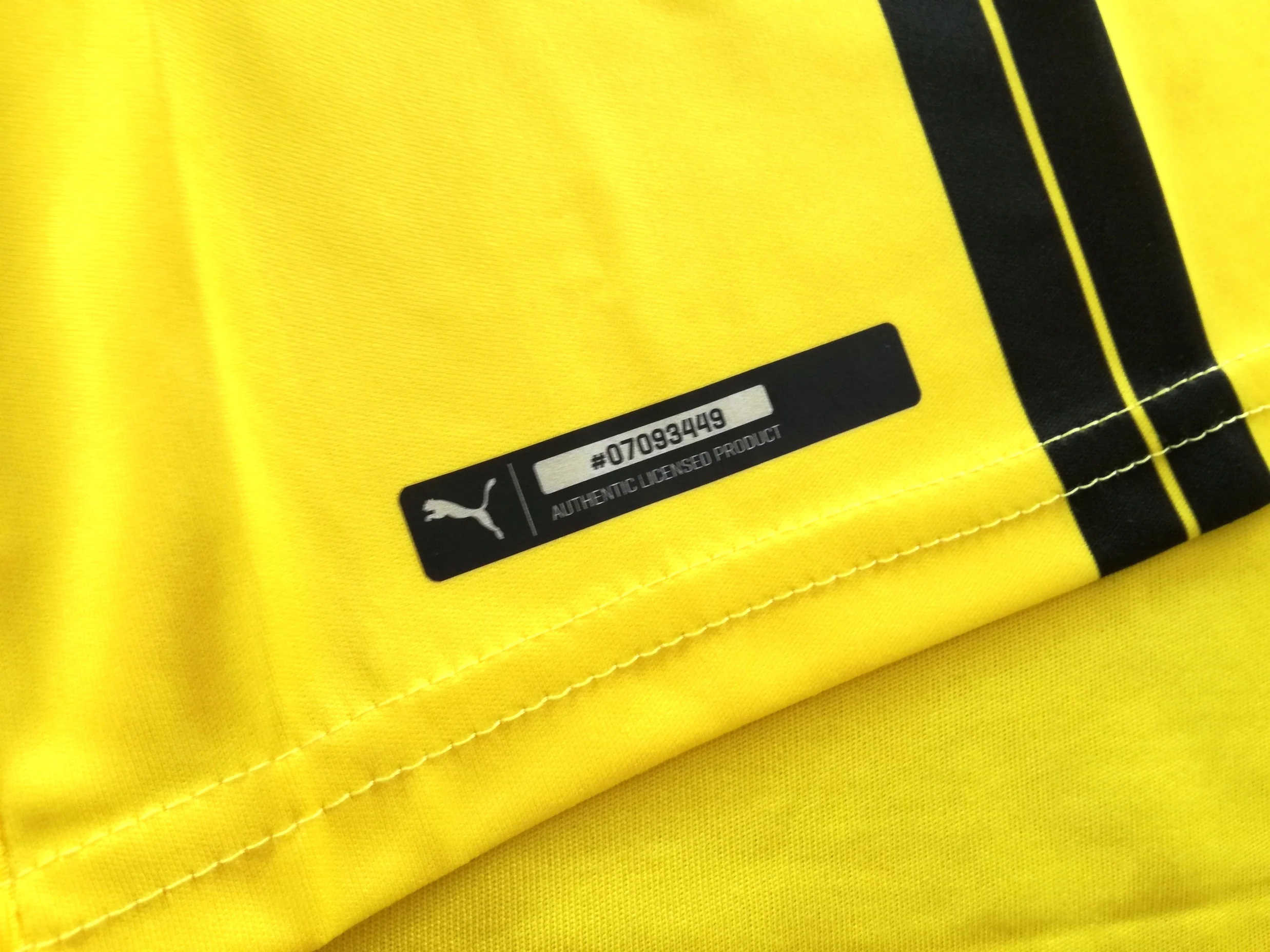 2016/17 Borussia Dortmund Home Football Shirt (S) - Image 4