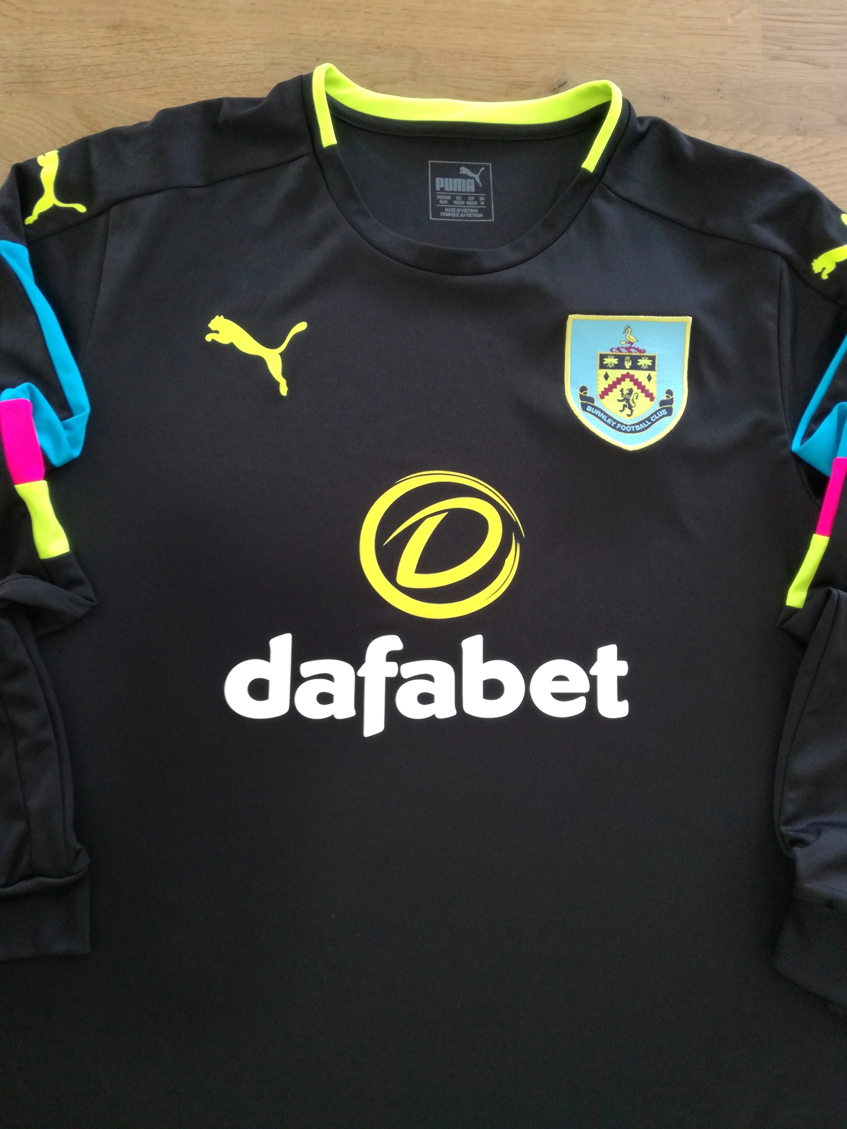 2016/17 Burnley GK Football Shirt (M)