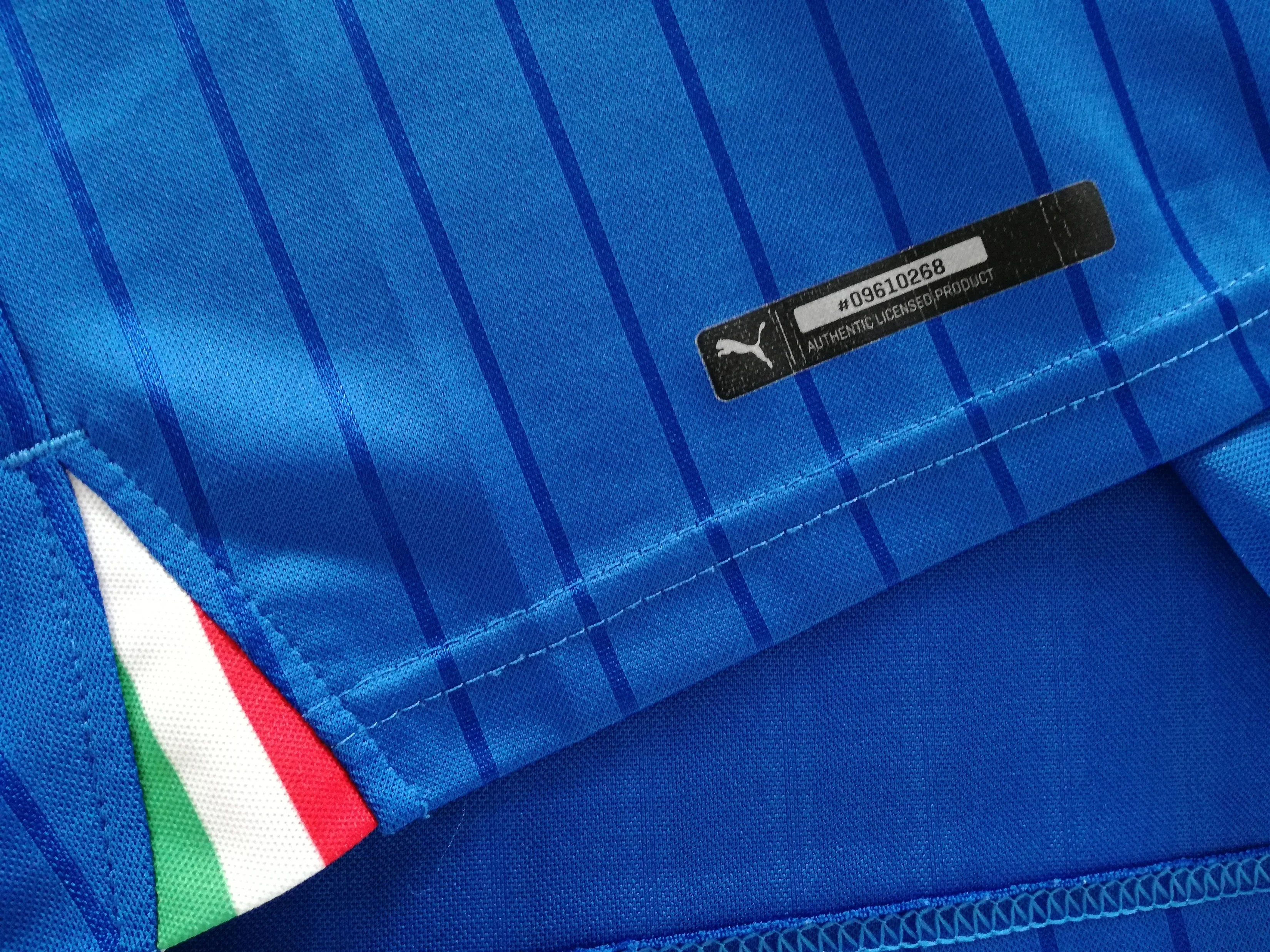 2016/17 Italy Home Football Shirt (L) - Image 4