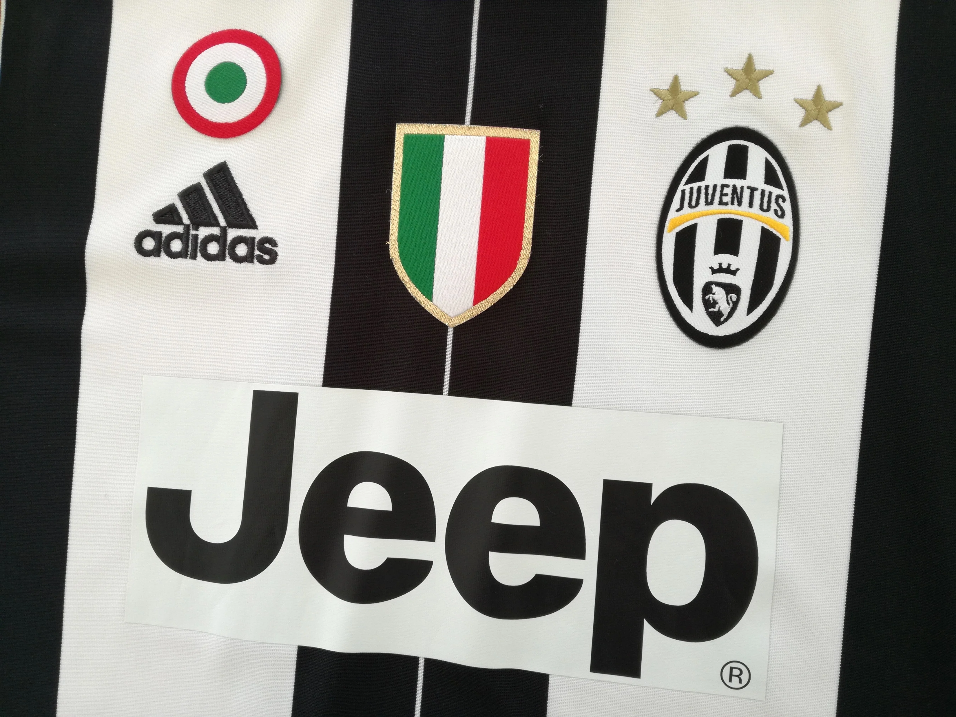 2016/17 Juventus Home Serie A Football Shirt Higuain #9 (S) - Image 6