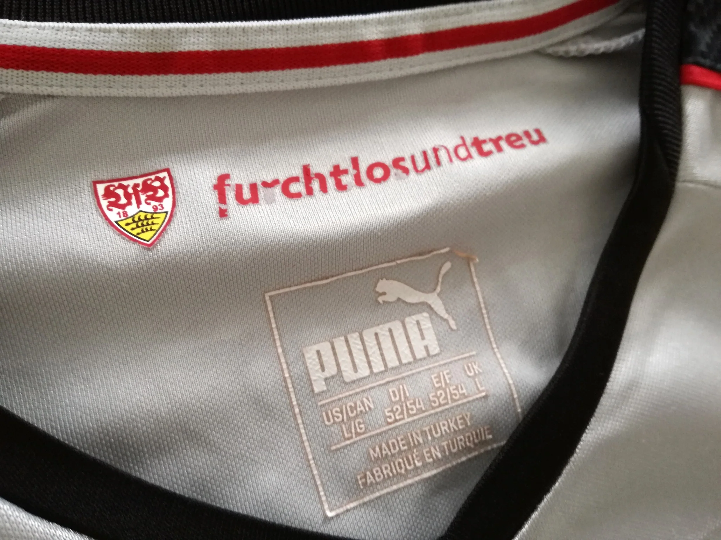 2016/17 Stuttgart 3rd Football Shirt (L) - Image 2