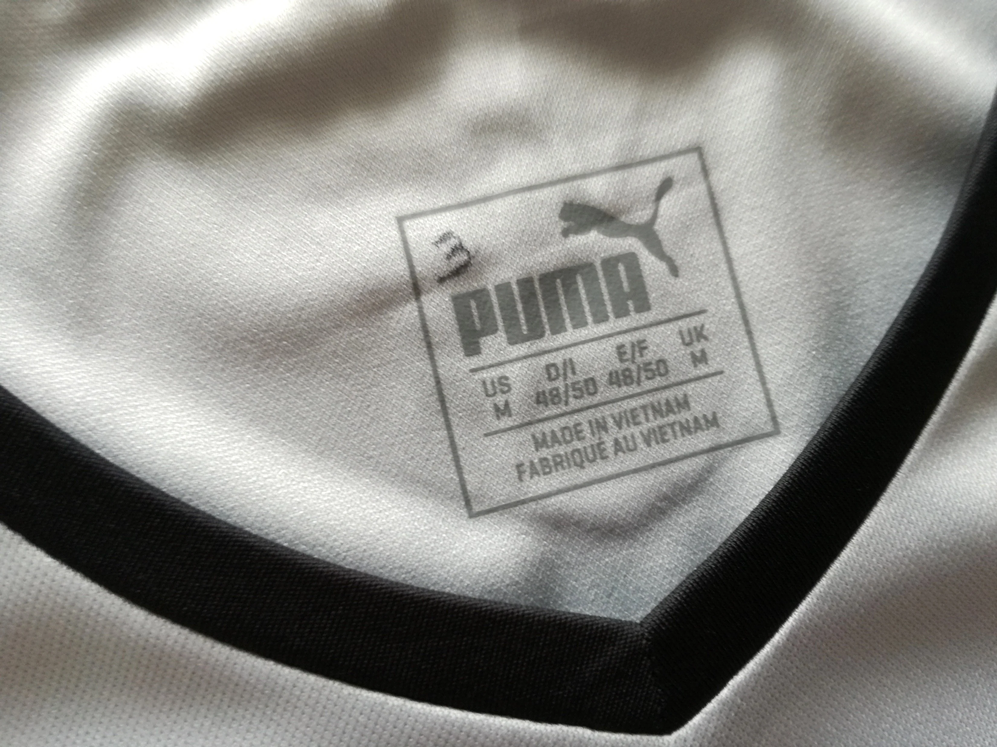 2016/17 Stuttgart 3rd Football Shirt (M) - Image 2