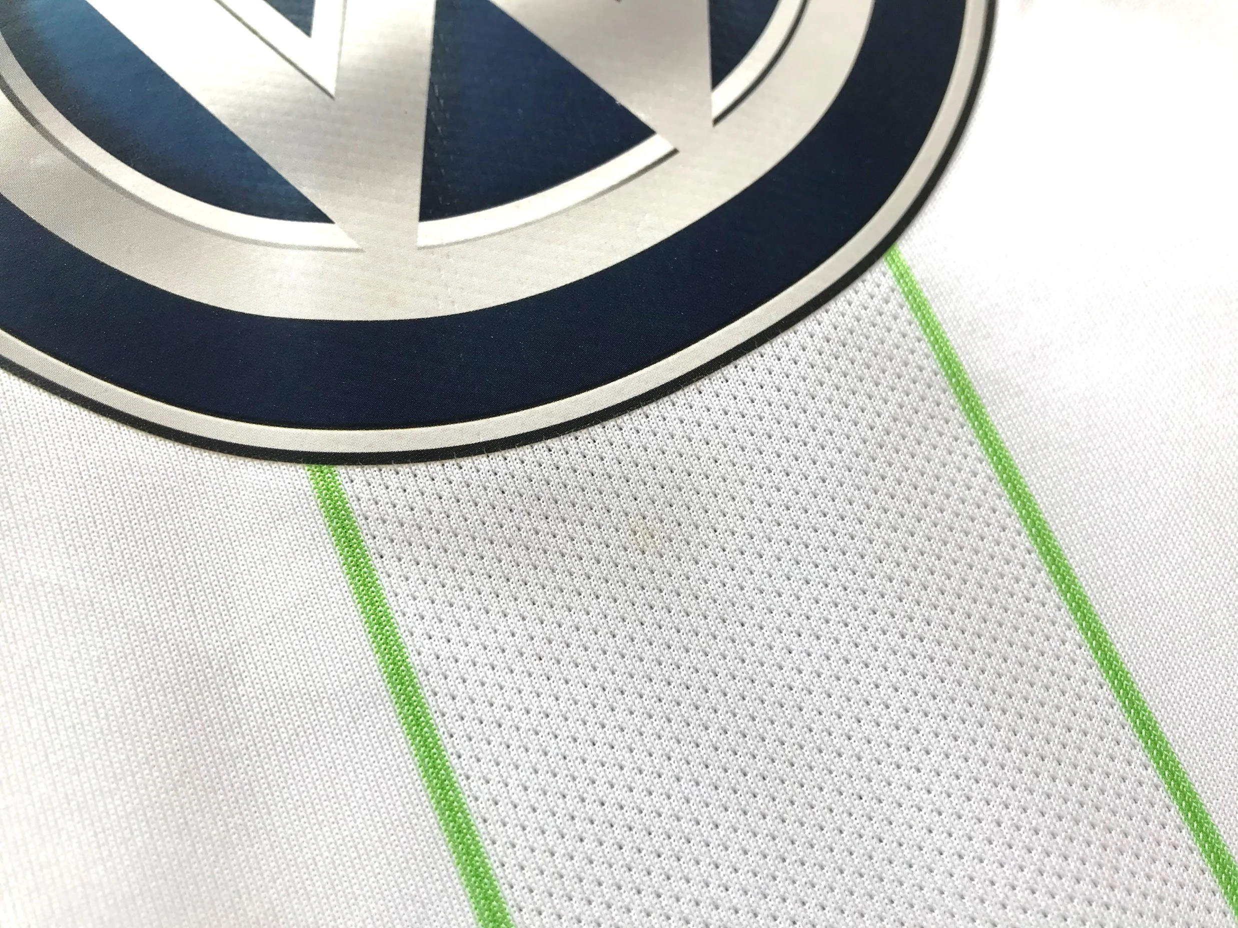 2016/17 Wolfsburg Away Football Shirt (XL) - Image 4