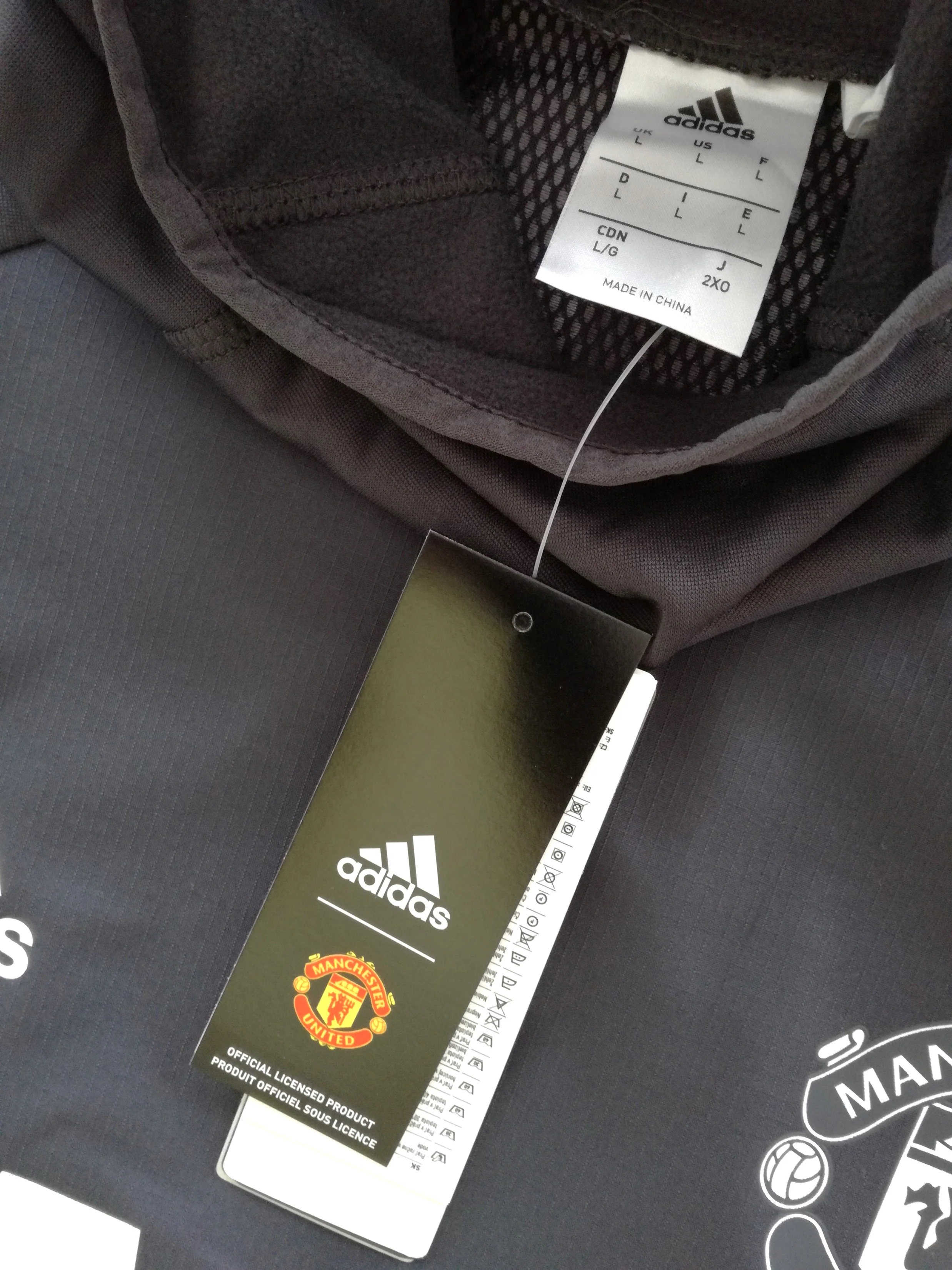 2017/18 Man Utd Warm Up Top (L) *BNWT* - Image 2