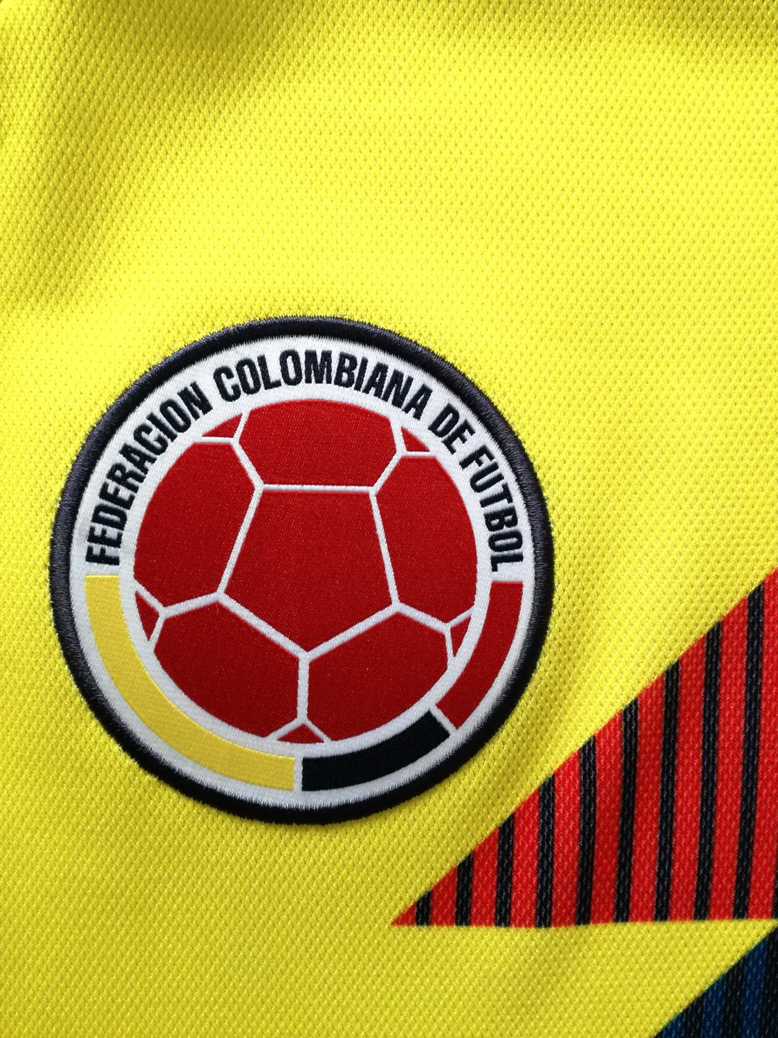 2018/19 Colombia Home Football Shirt. (S) - Image 3