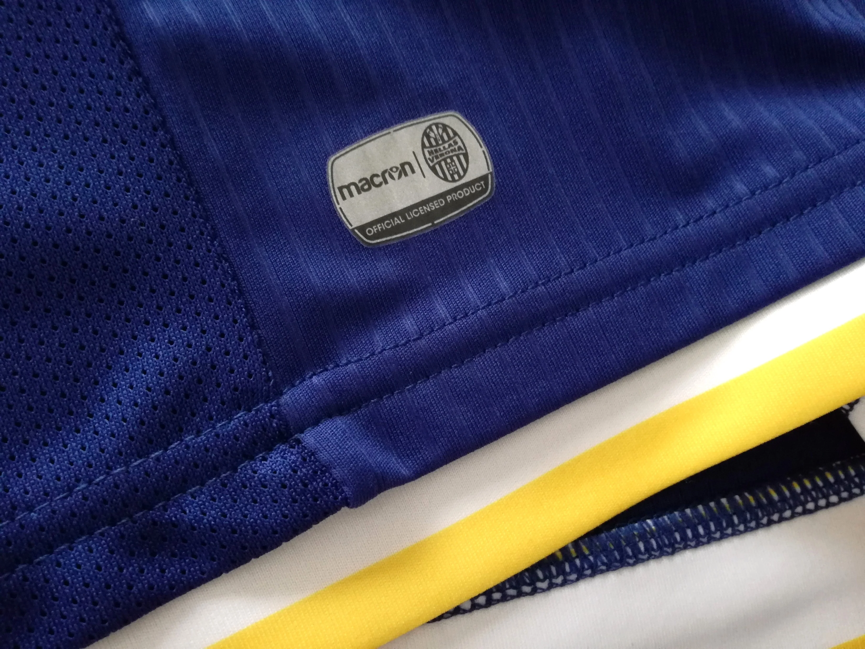 2018/19 Hellas Verona Home Football Shirt (M) *BNWT* - Image 6