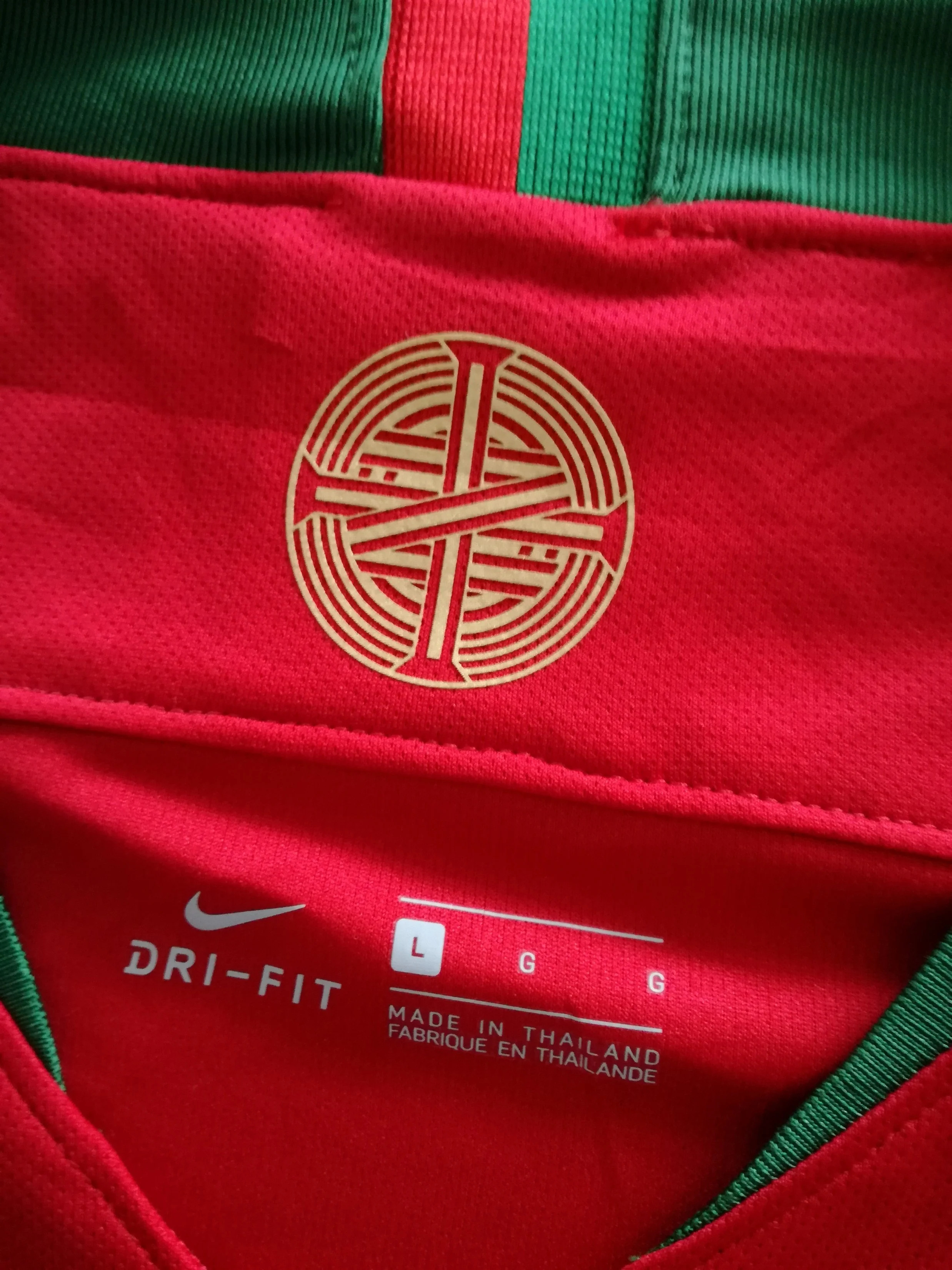 2018/19 Portugal Home Football Shirt (L) - Image 2