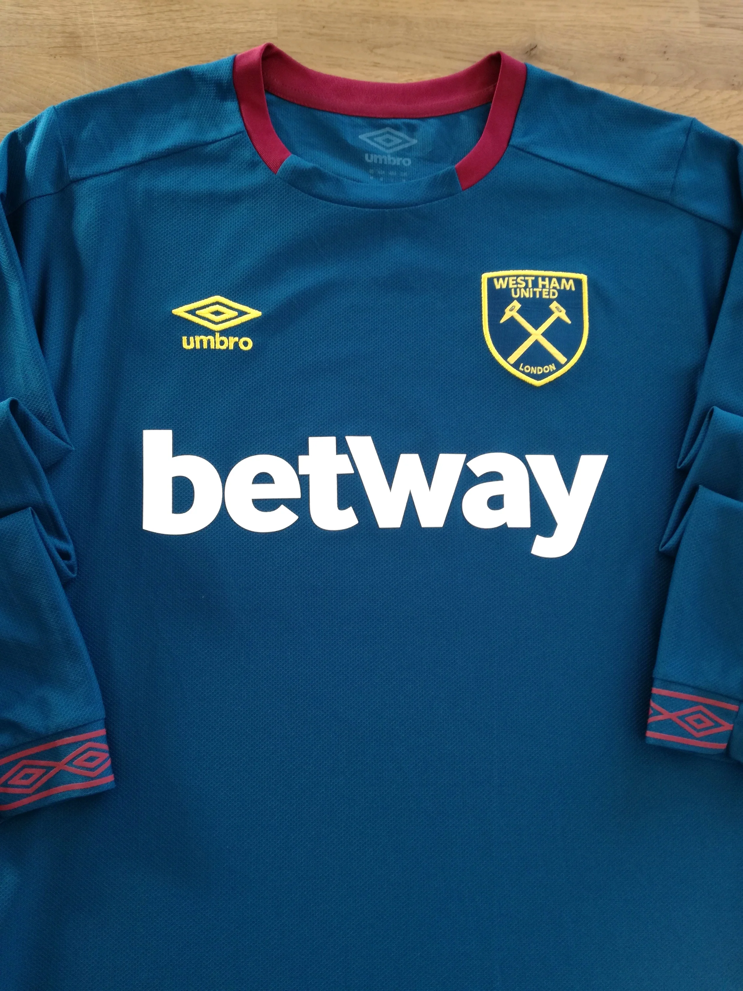 2018/19 West Ham Away Premier League Football Shirt. Wilshere #19 (M) - Image 2