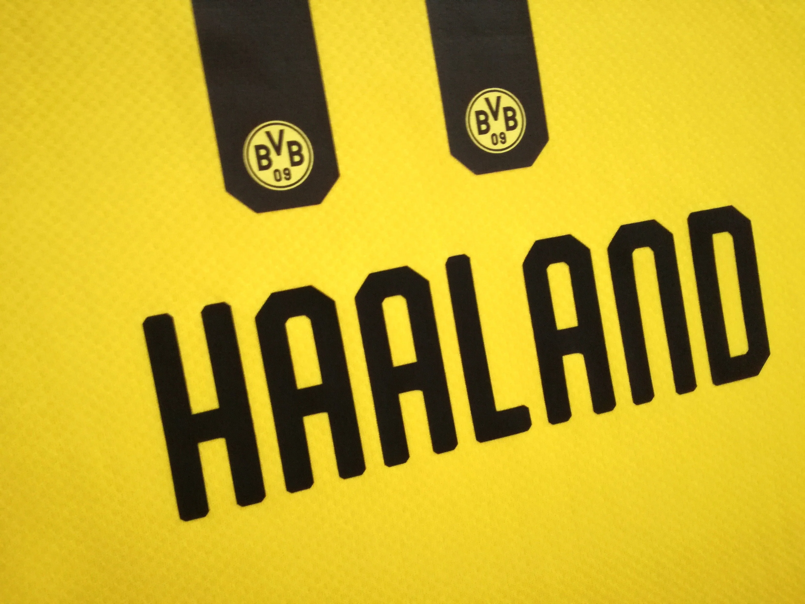2019/20 Borussia Dortmund Home Football Shirt Haaland #17 (S) - Image 8