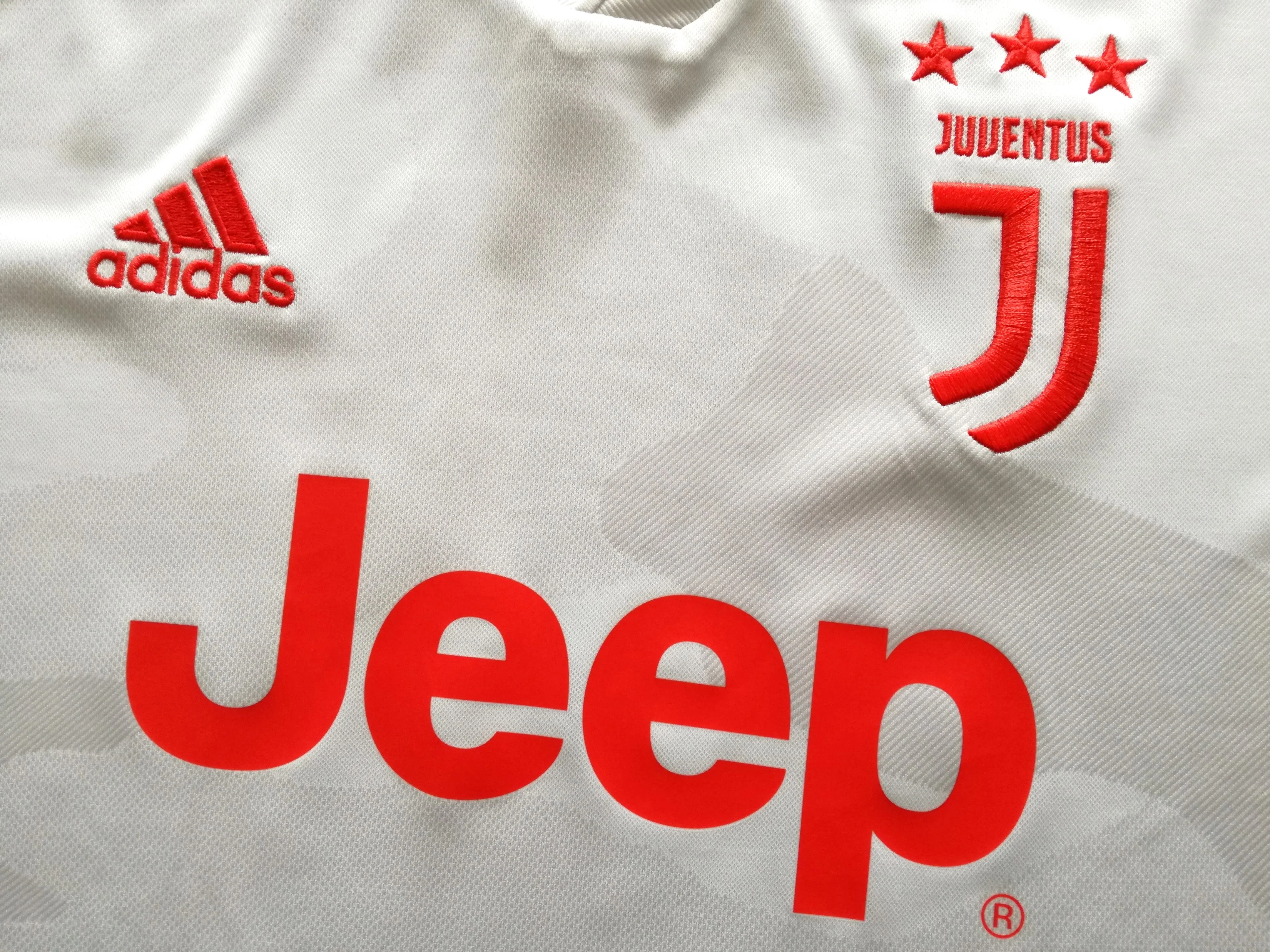 2019/20 Juventus Away Football Shirt Ramsey #8 (XL) - Image 4