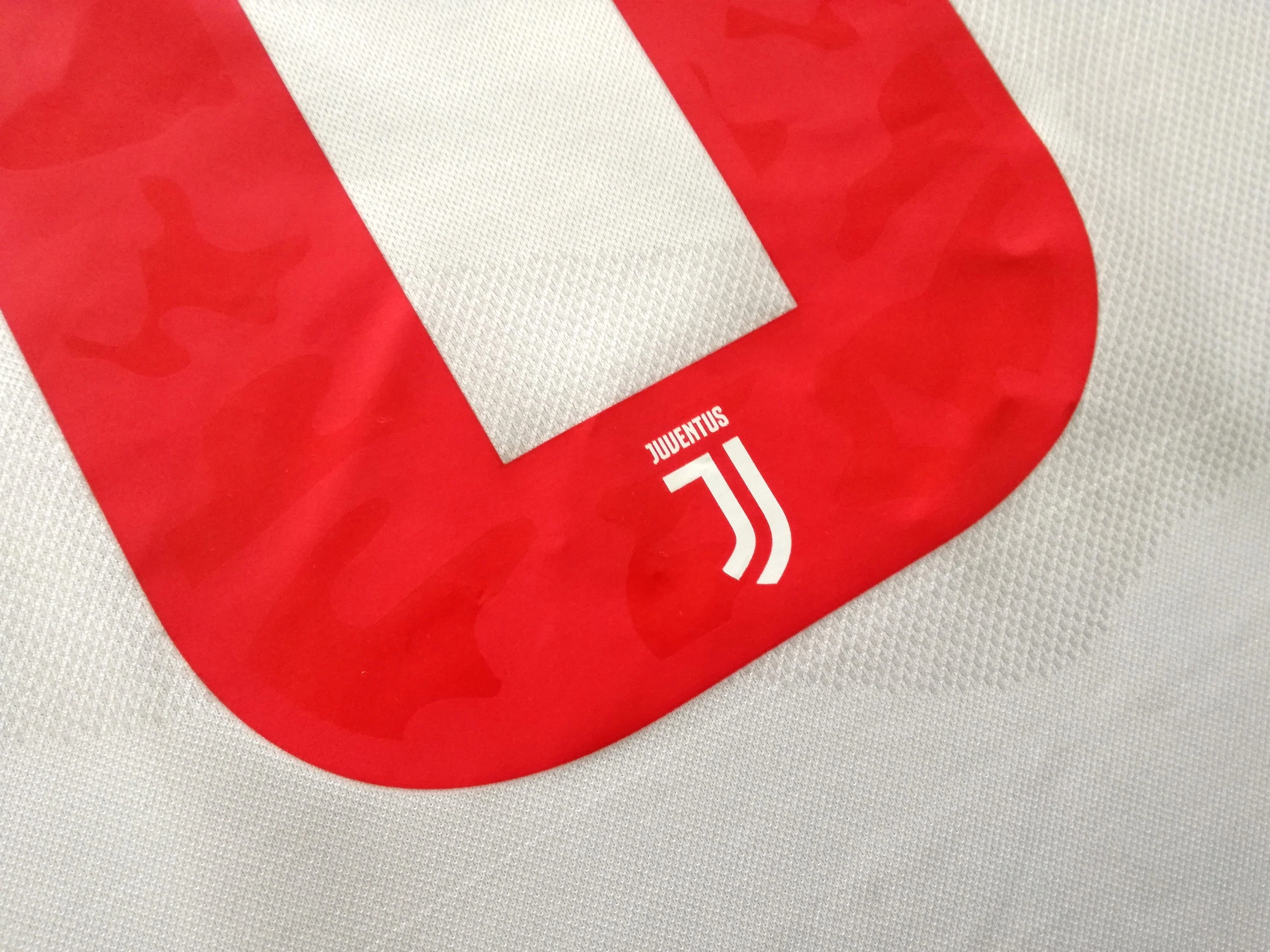 2019/20 Juventus Away Football Shirt Ramsey #8 (XL) - Image 5