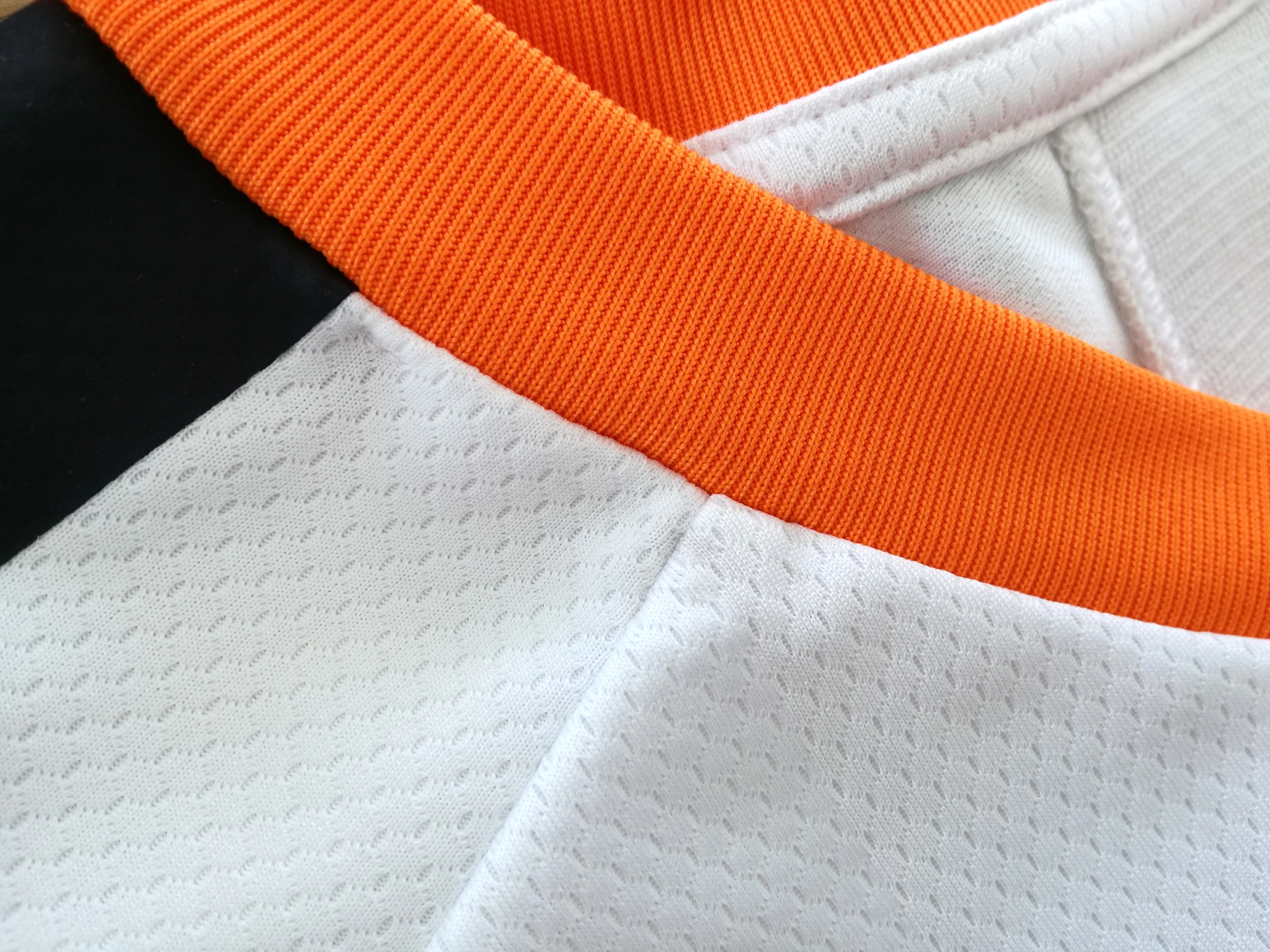 2019/20 Valencia Home La Liga Football Shirt (S) - Image 6