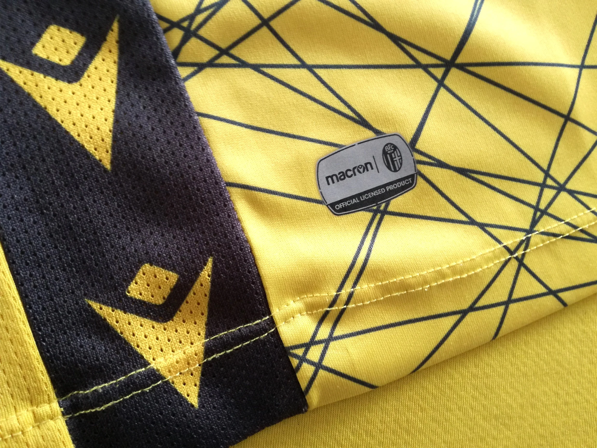 2020/21 Bologna GK Football Shirt (3XL) - Image 3