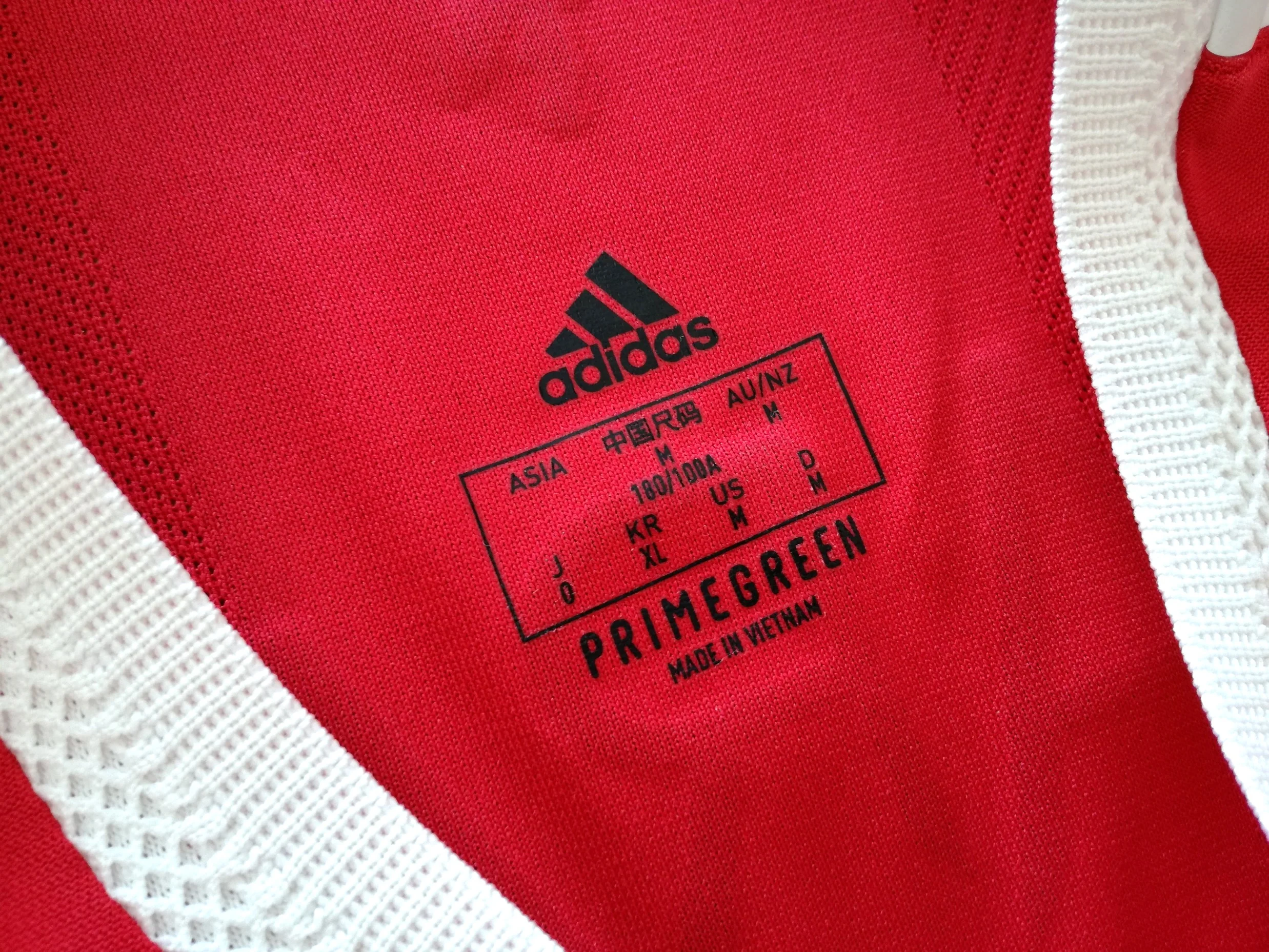 2021/22 Man Utd Home Authentic Football Shirt R. Varane #19 (M) - Image 5