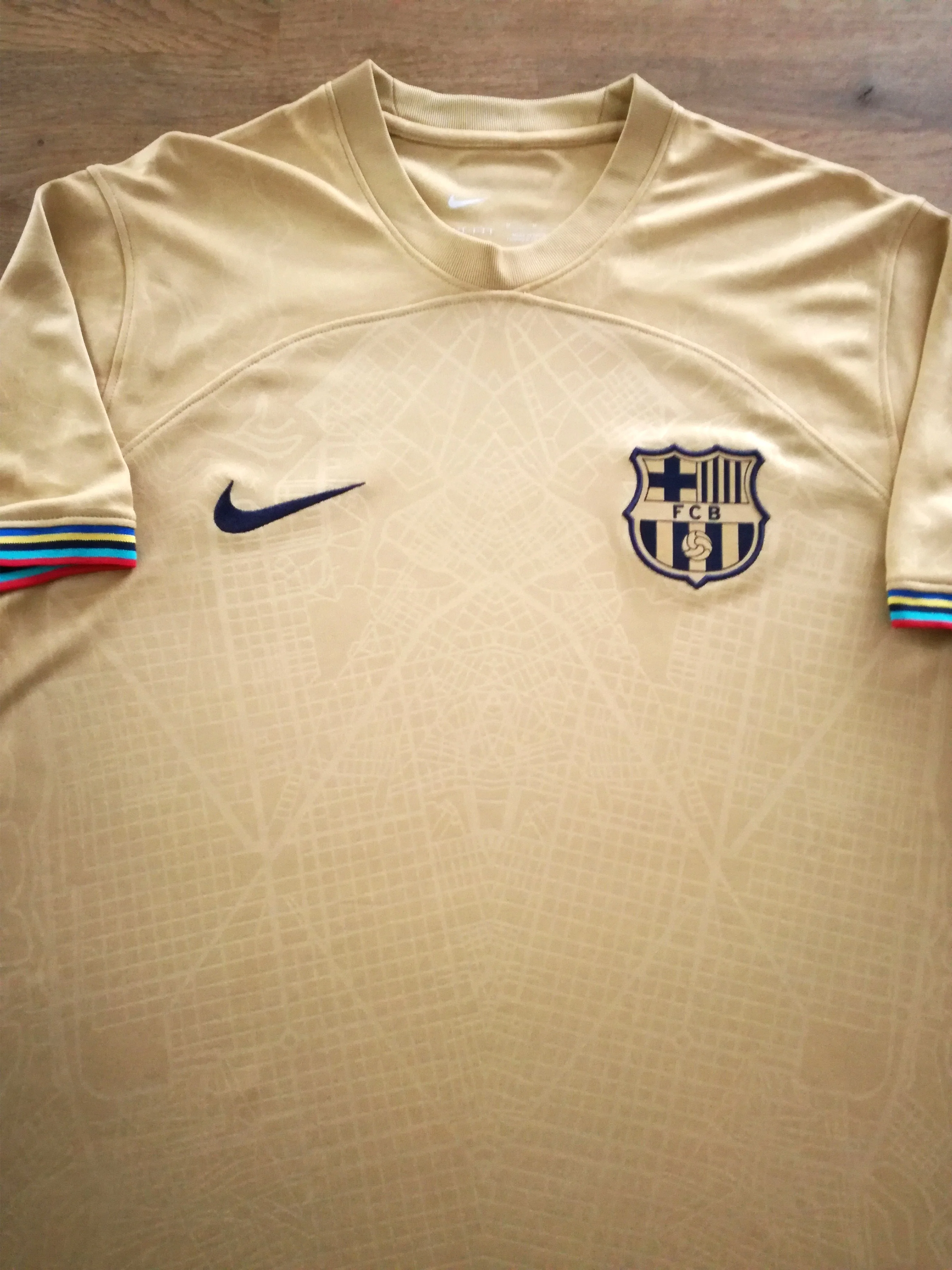 2022/23 Barcelona Away Football Shirt (M)