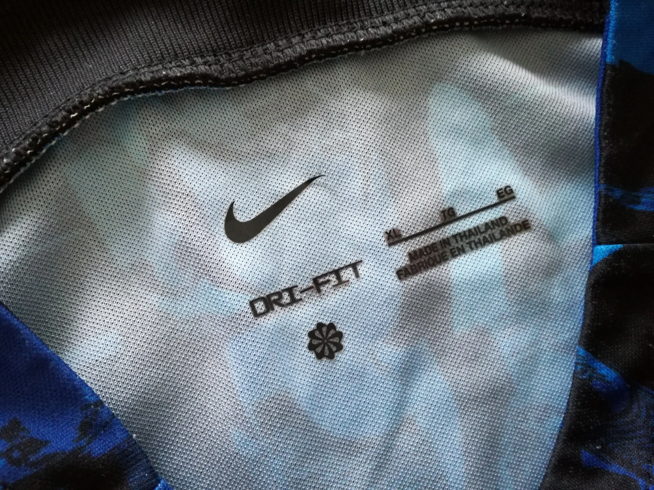 2023/24 Chelsea Pre-Match Shirt (XL) - Image 2