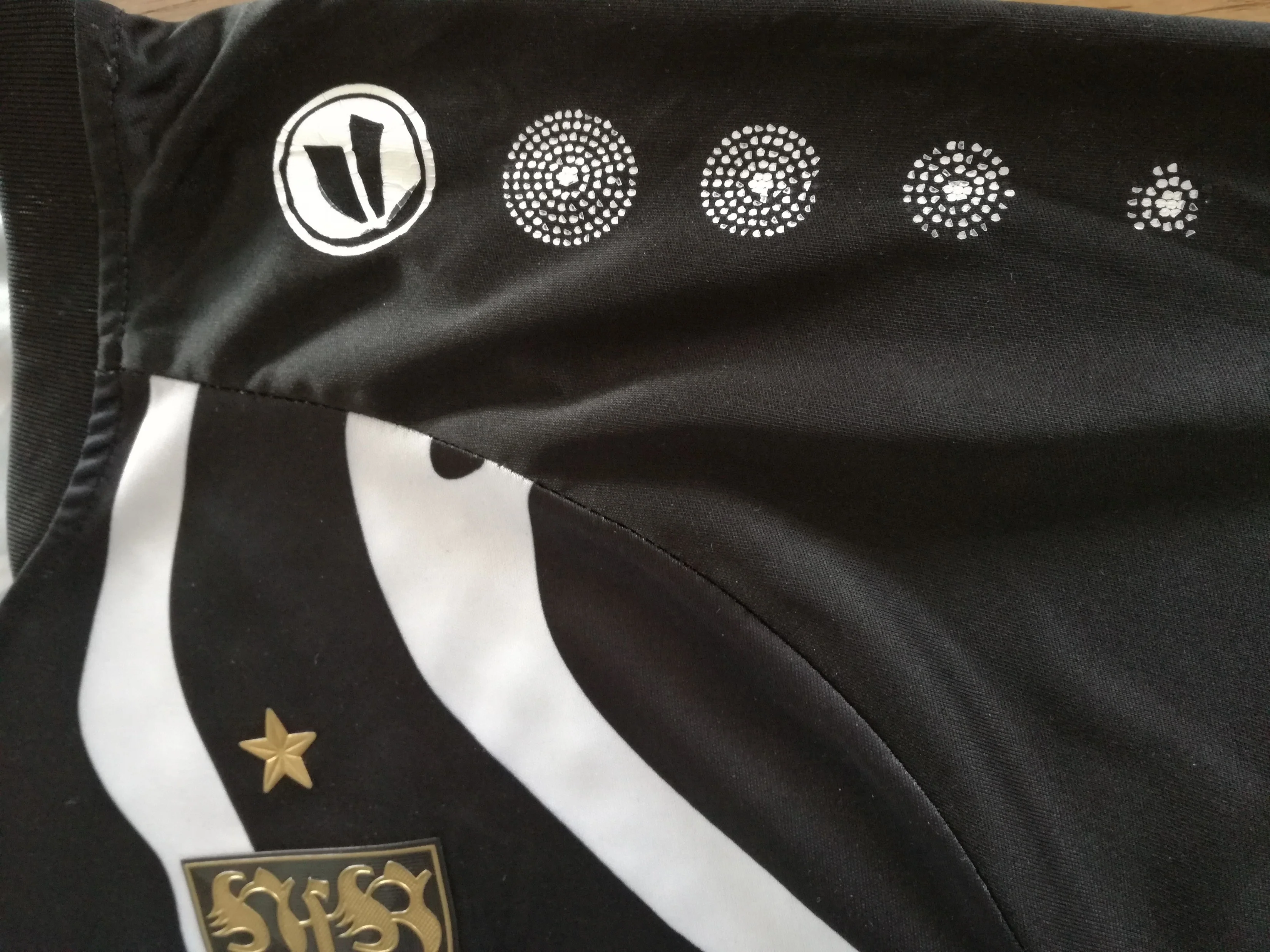 2023/24 'StuttgART' Football Shirt Kastanaras #22 (4XL) - Image 8