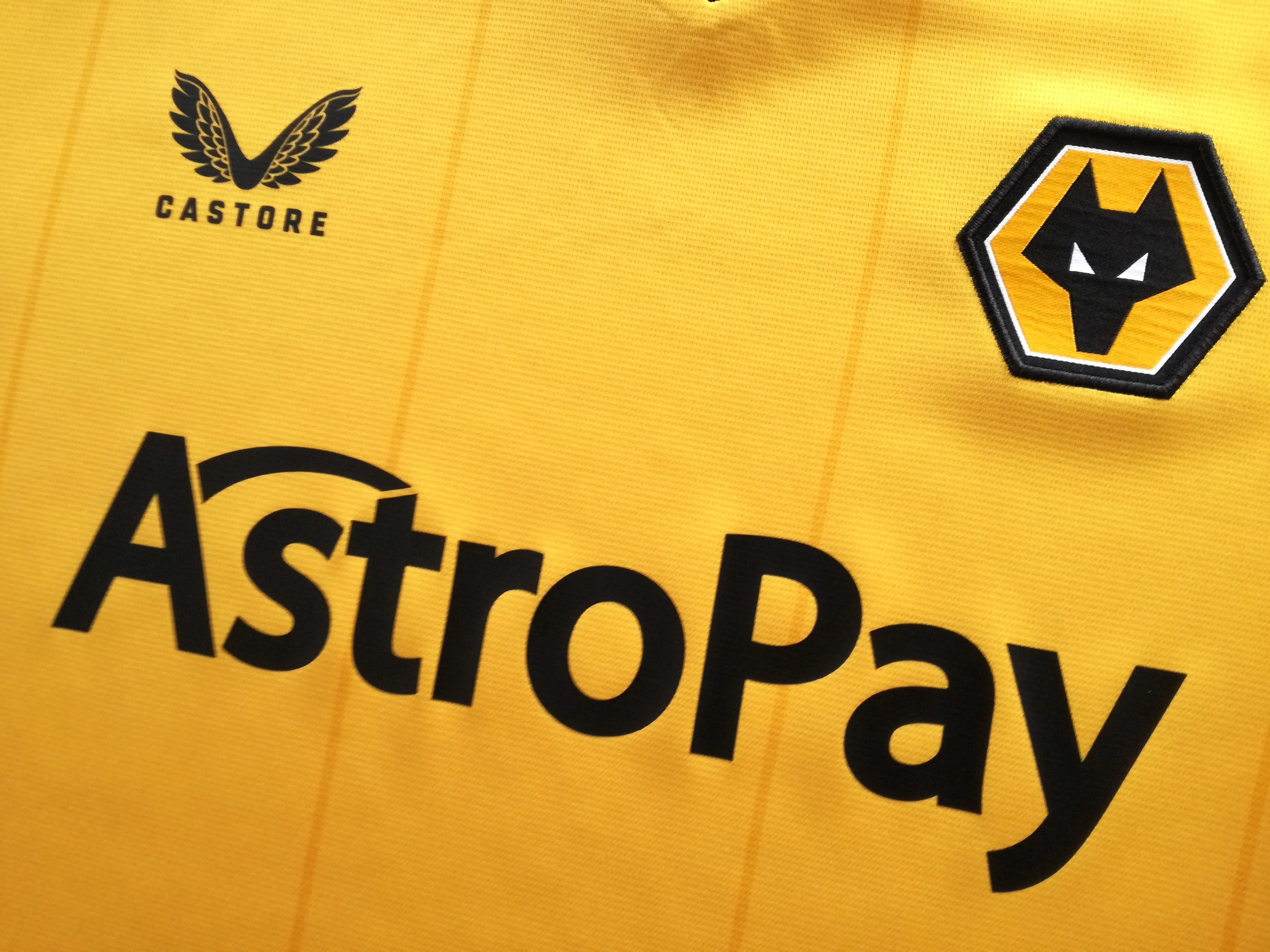 2023/24 Wolves Home Football Shirt (L) - Image 3