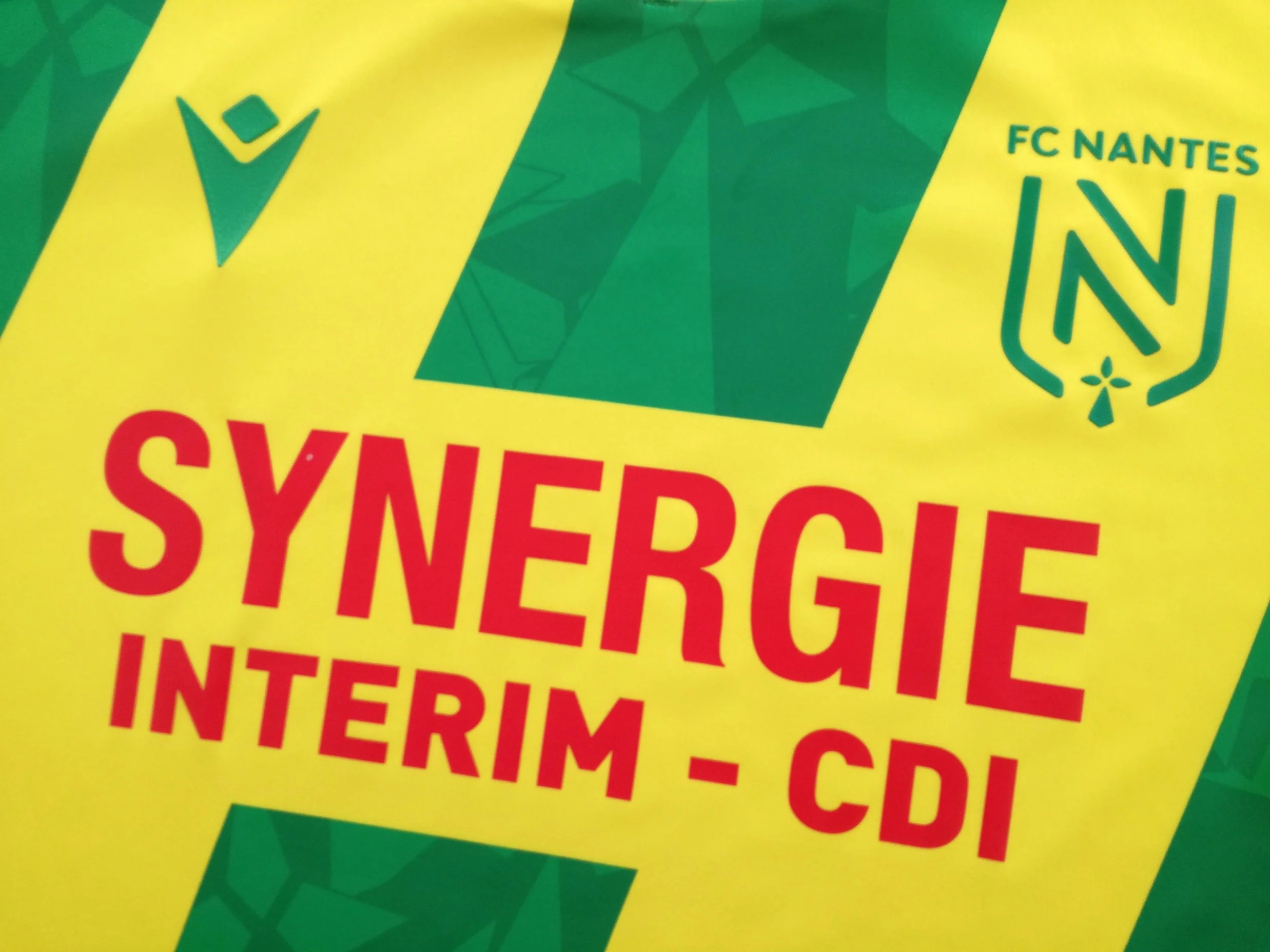 2024/25 Nantes Home Football Shirt (M) - Image 3