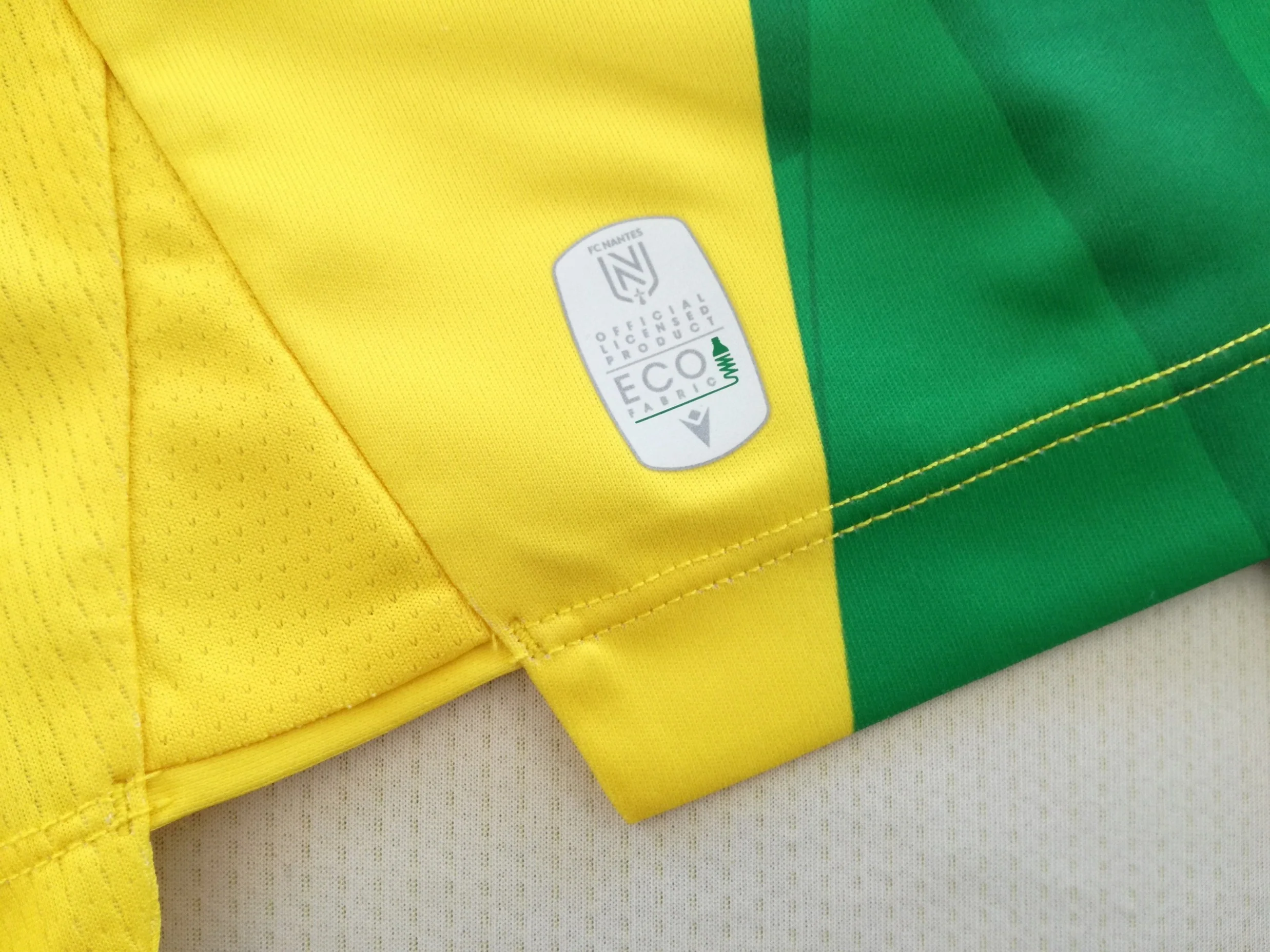 2024/25 Nantes Home Football Shirt (M) - Image 4