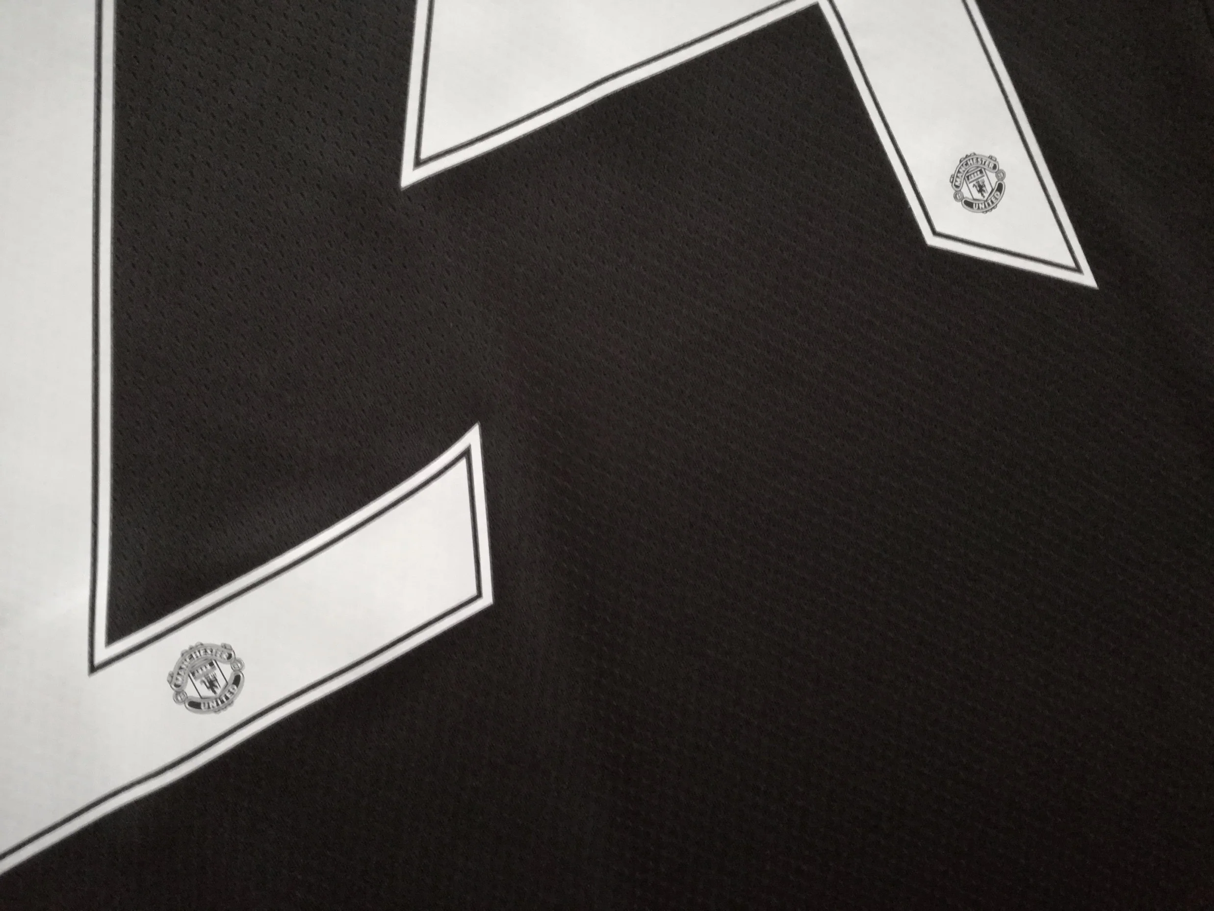 2024/25 Man Utd GK Football Shirt Onana #24 (M) - Image 9