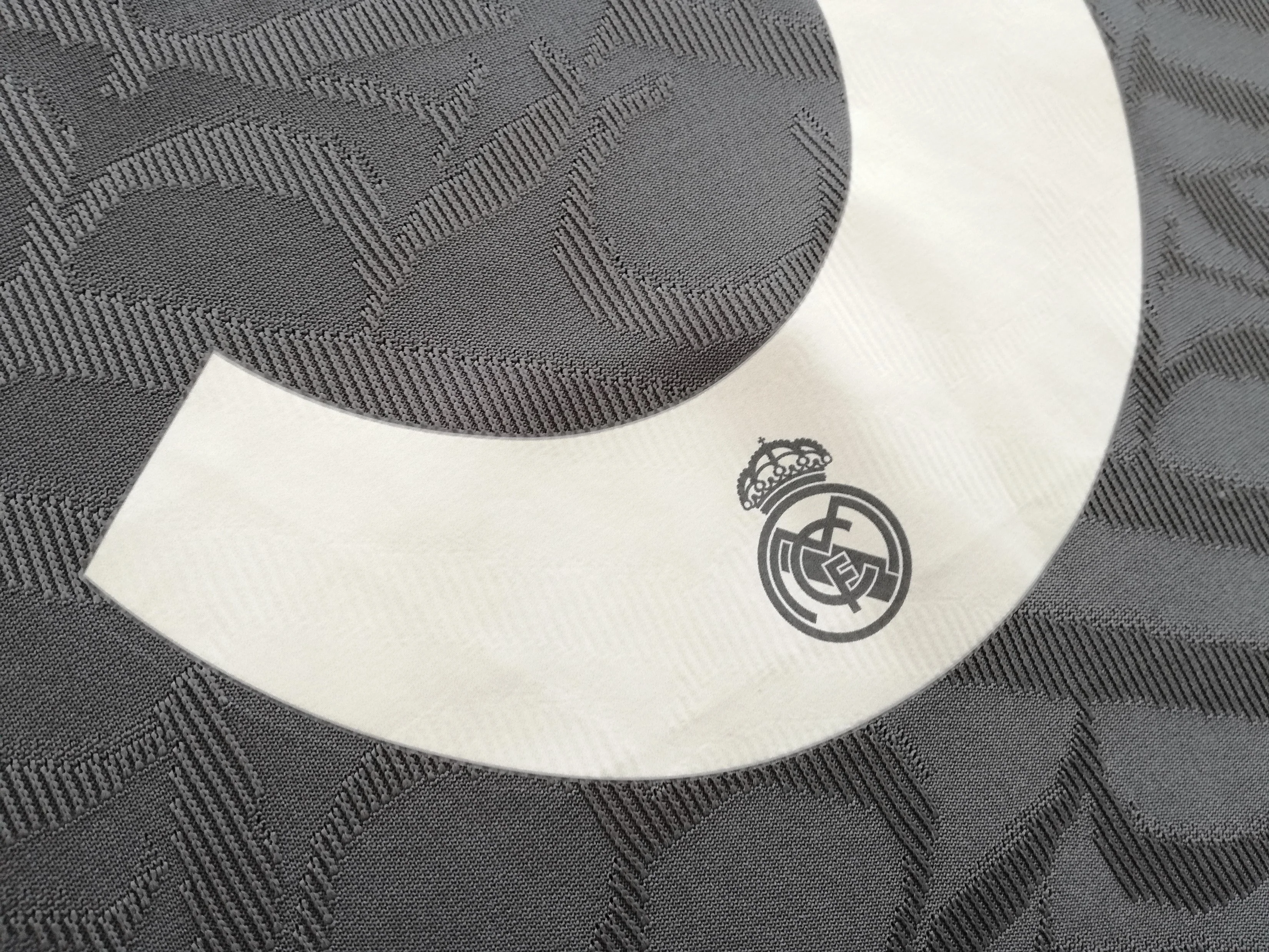 2024/25 Real Madrid 3rd Authentic Football Shirt Bellingham #5 (M) - Image 8
