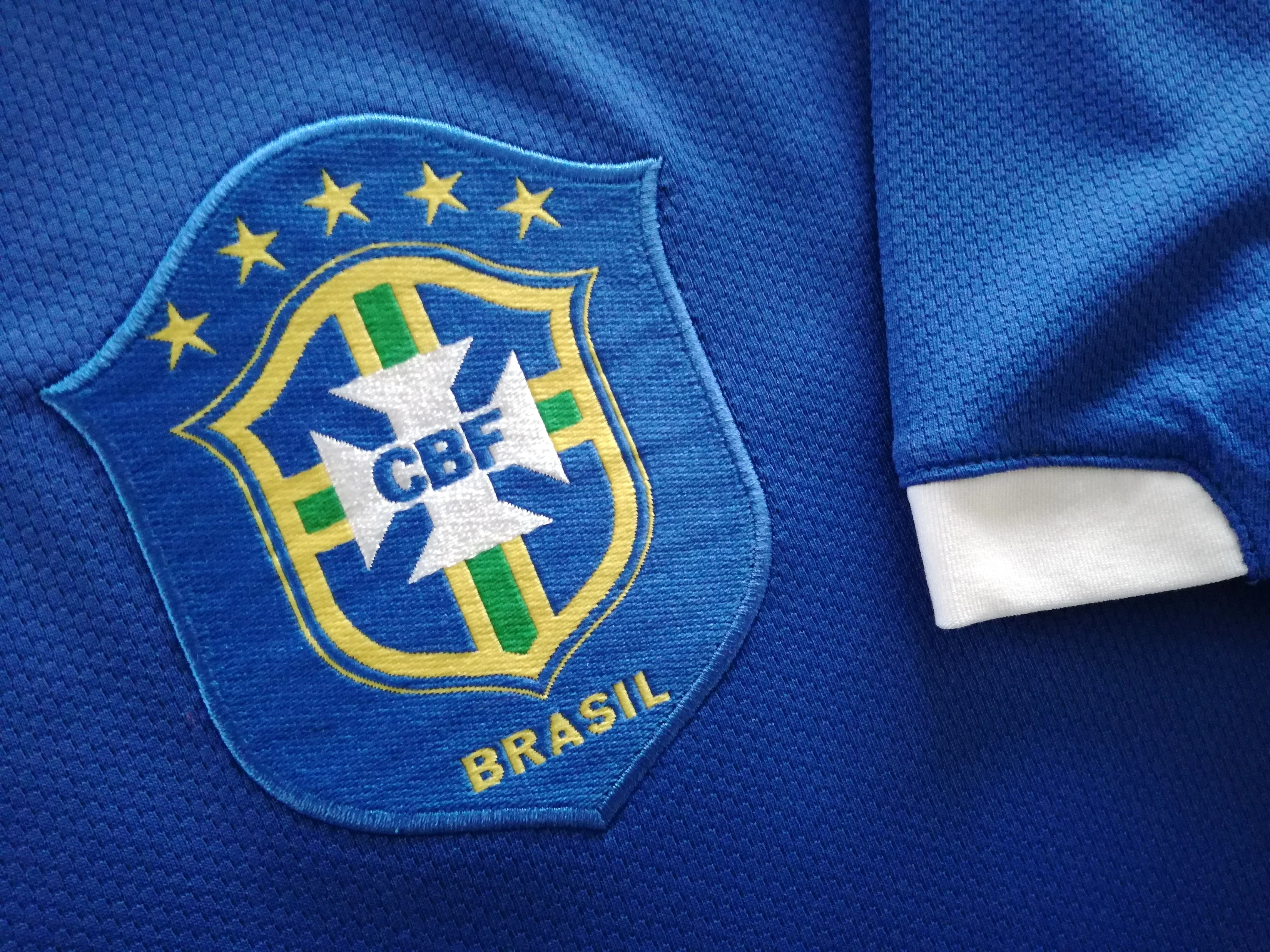 2006/07 Brazil Away Football Shirt Ronaldinho #10 (L) - Image 4