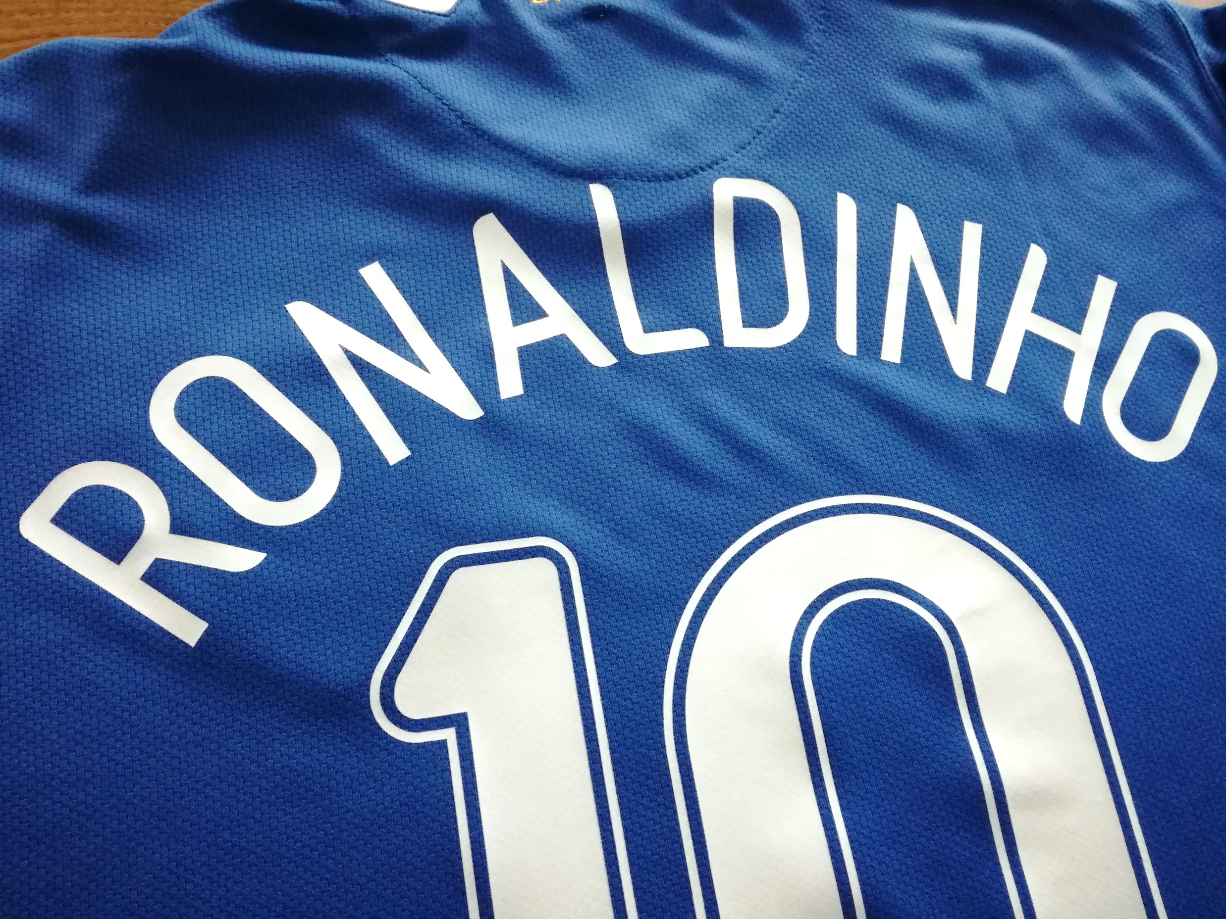 2006/07 Brazil Away Football Shirt Ronaldinho #10 (L) - Image 7