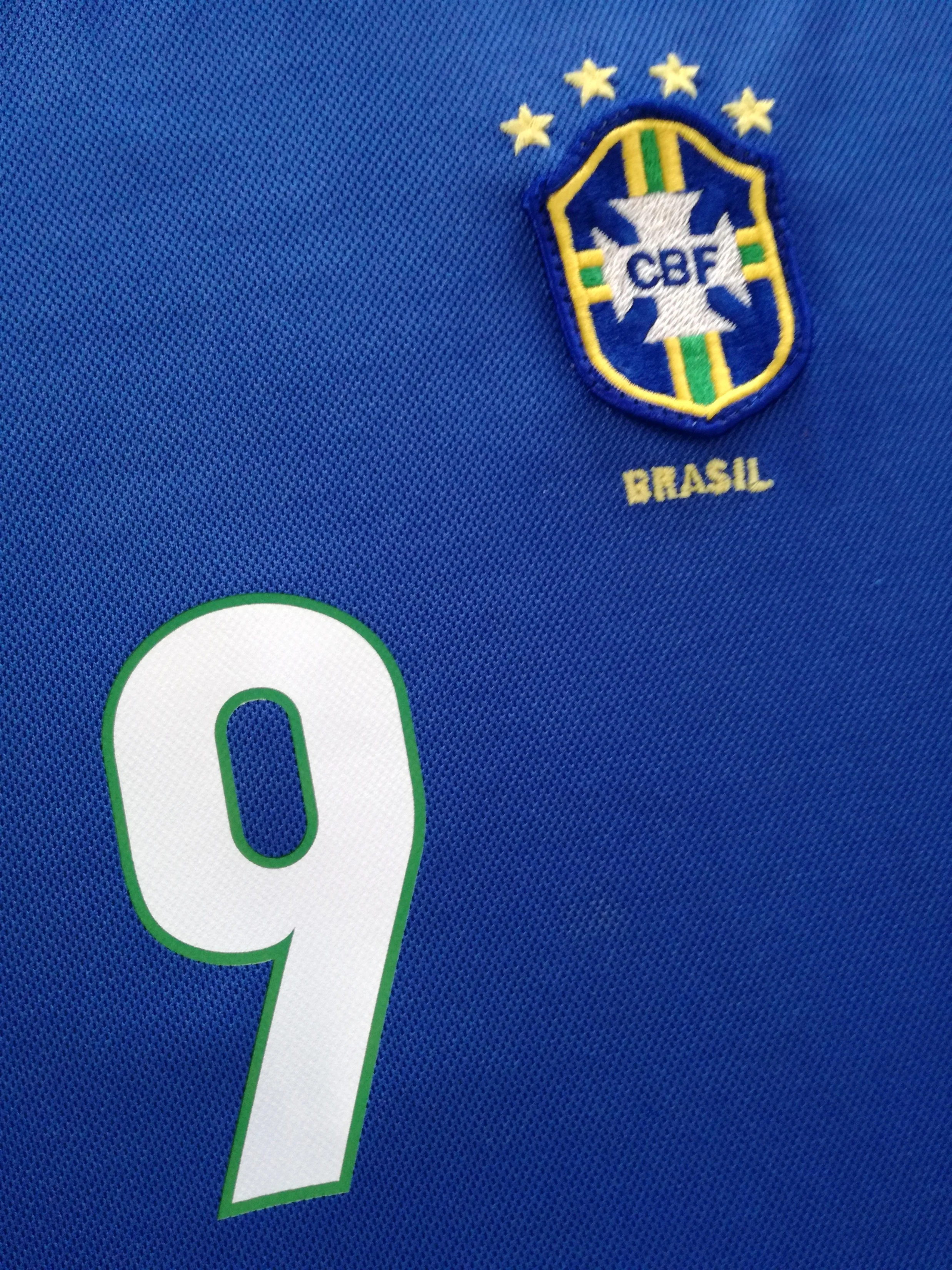 1998/99 Brazil Away Football Shirt Ronaldo #9 (S) - Image 4